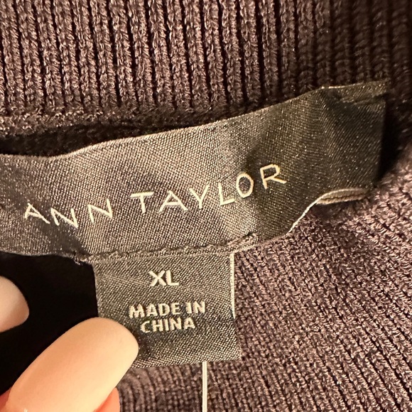 Ann Taylor Black Sleeveless Turtleneck Top NWT Size XL - Picture 4 of 4